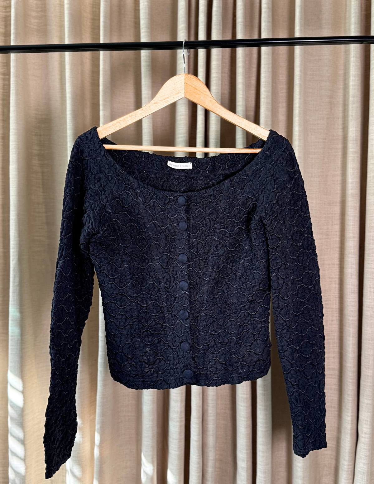 TEXTURED BOAT NECK TOP