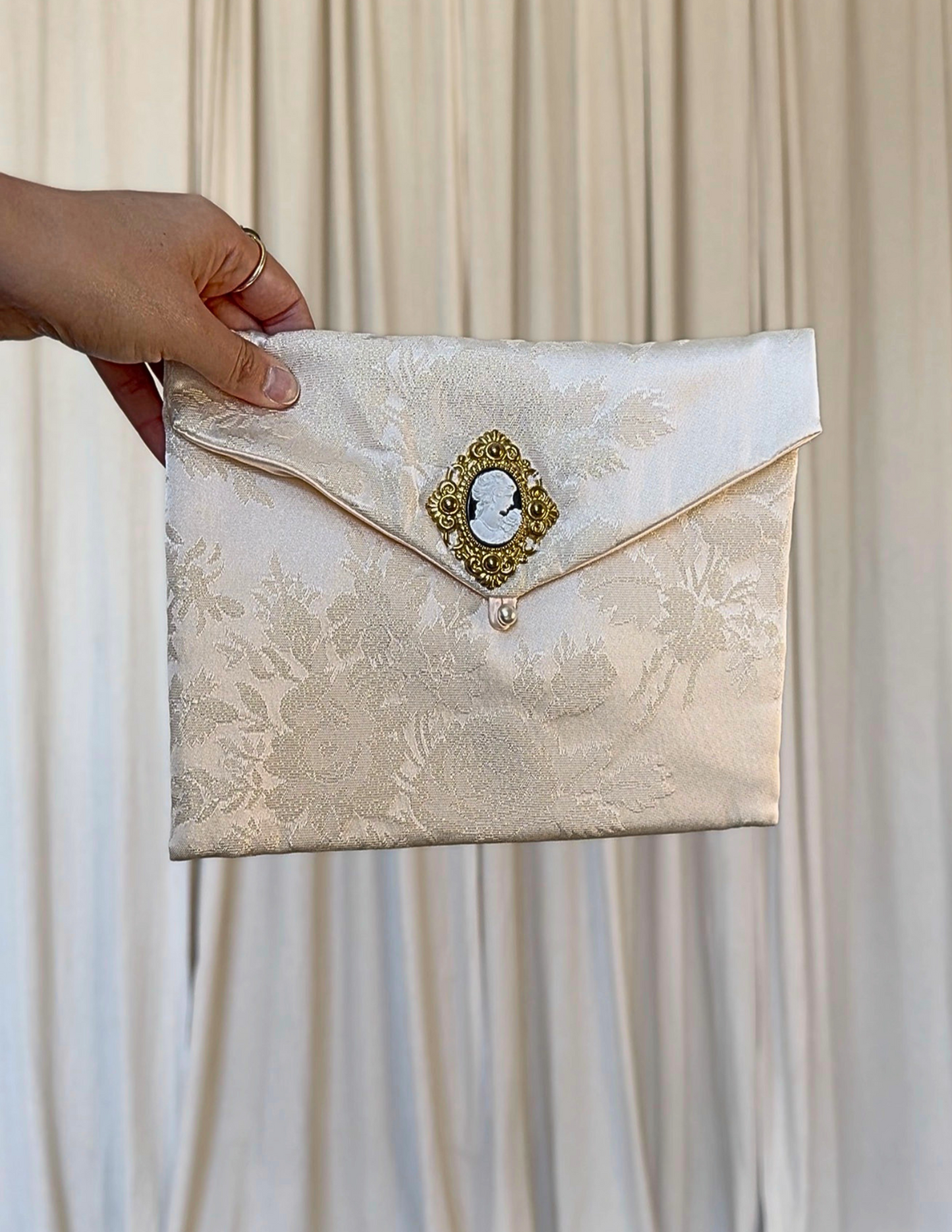 VICTORIAN BROOCH CLUTCH